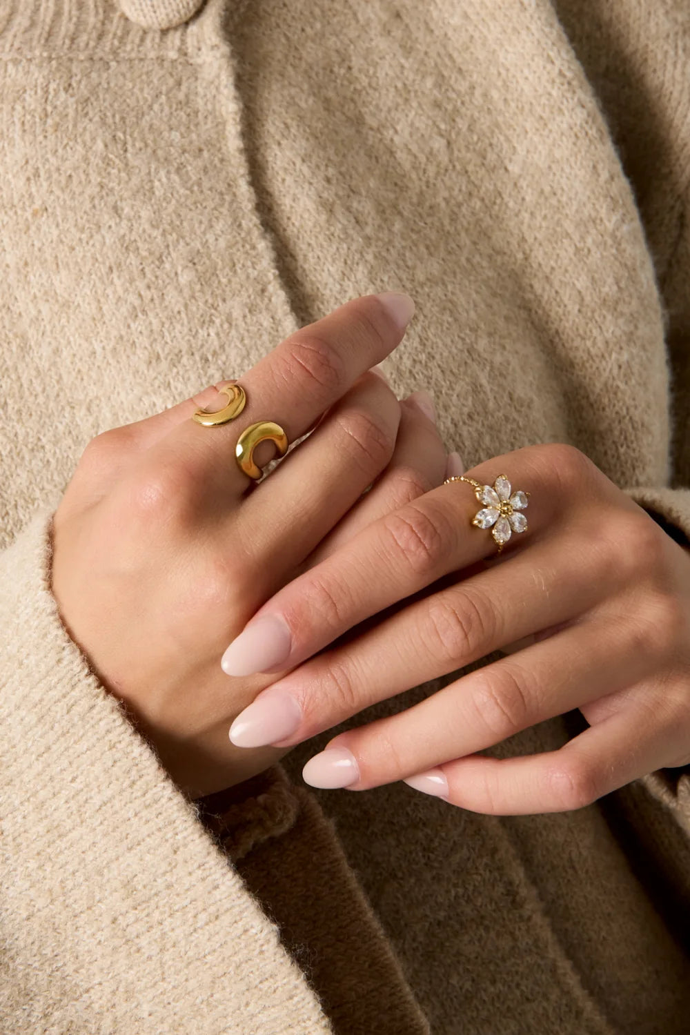 MINIMALISTIC RING