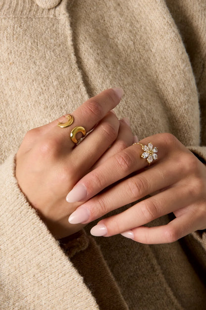 MINIMALISTIC RING
